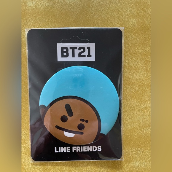 BT21 Full Set of Character Buttons/Pins - Picture 2 of 9